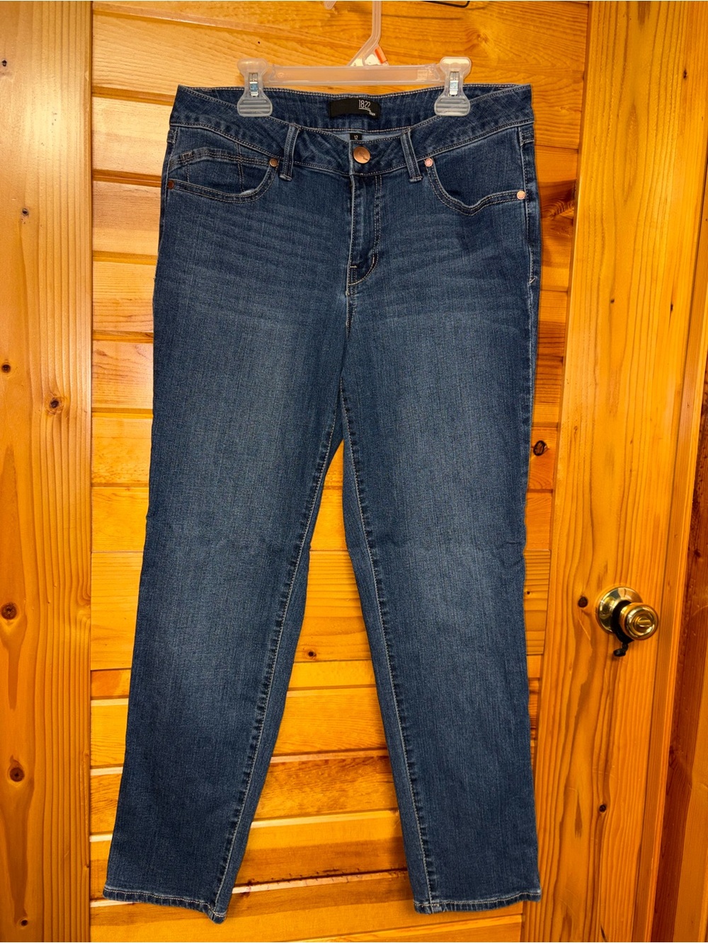 1822 Denim Women’s Skinny Jeans in Dark Blue Wash